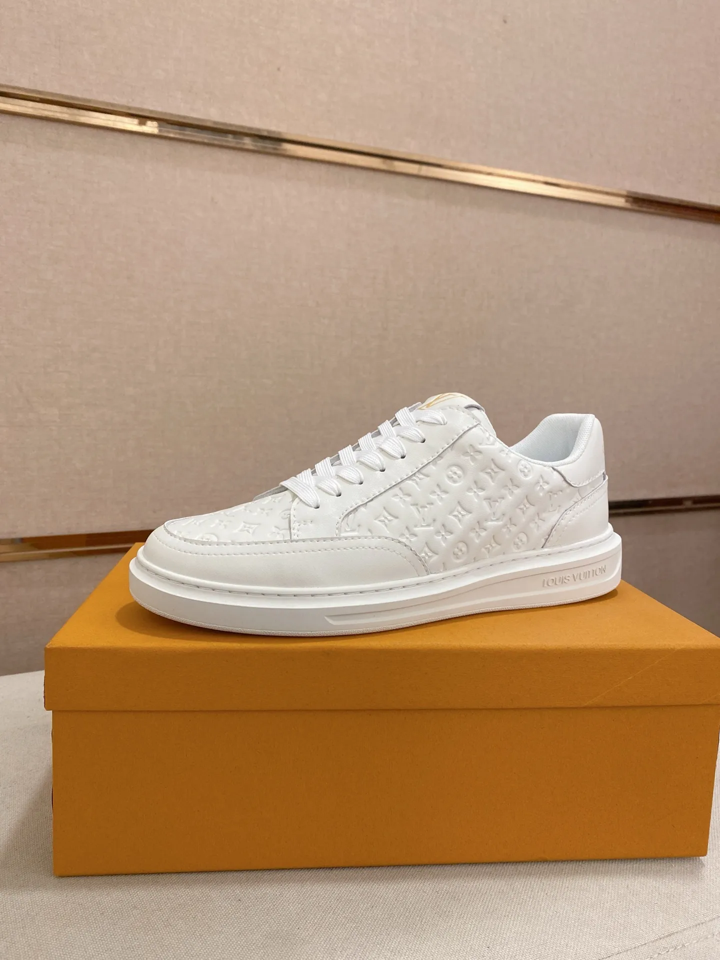 Men's shoes💰:420💰🇮🇹🇮🇹LV Louis Vuitton. The latest trendy casual shoes are popular in physical stores in sizes 38-44. New spring and summer comfortable imported custom original cowhide, unique jacquard fabric element design. Paired with sheepskin lining, Lv original bottom, [taiyang][taiyang] high-end packaging and high quality💪Details determine the quality, you can enter and leave the counter at will, welcome to compare🇮🇹